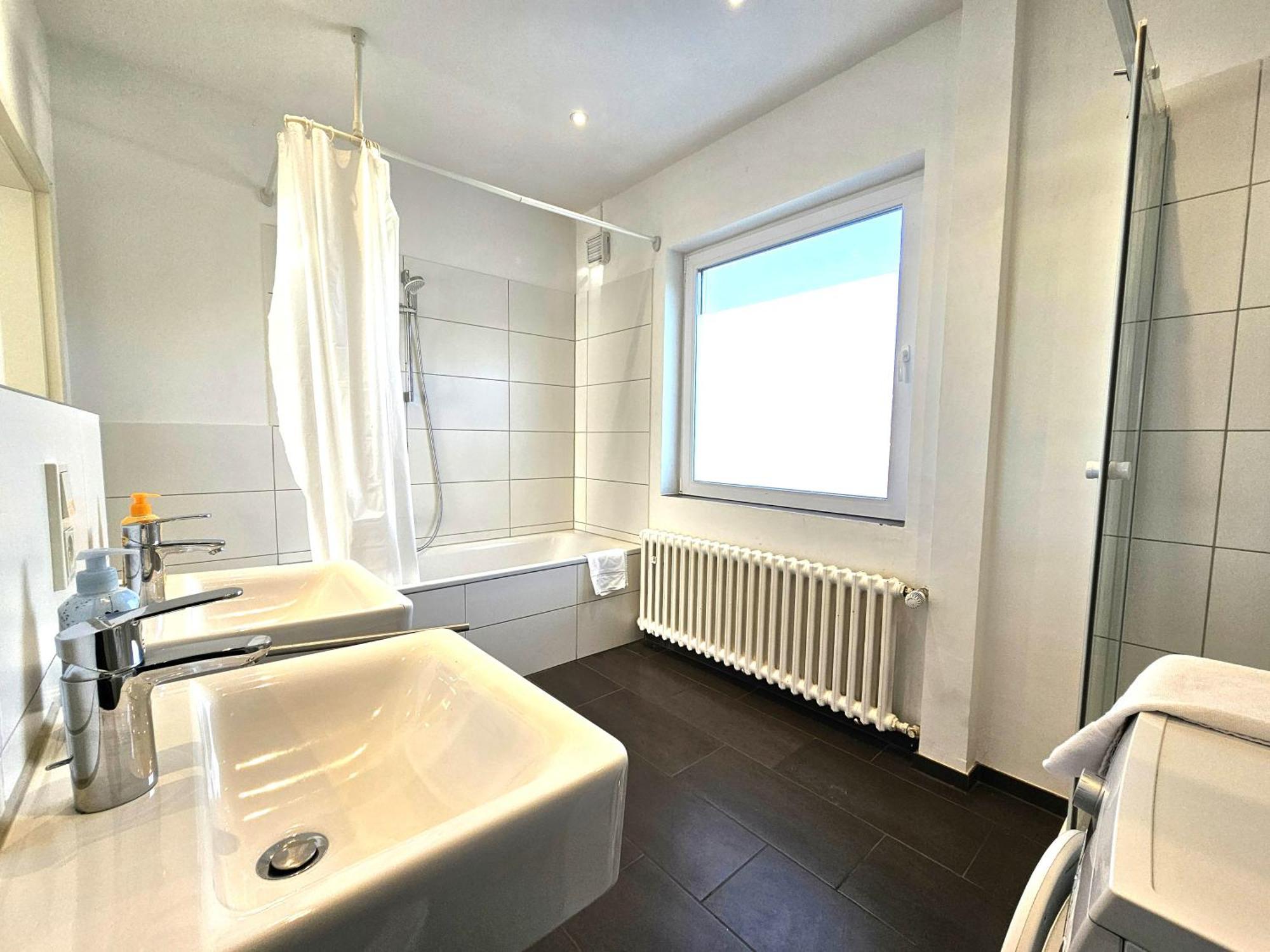 Tolstov-hotels Spacious House * Düsseldorf